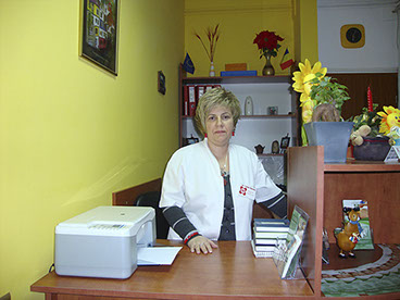 Mrs. Dr. manuela Vaetisi at the Reception Desk of the Gh. Laza4 17 Medical Center Mrs. Dr. Manuela Vaetisi at the Reception Desk of the Gh. Lazar 17 Medical Center