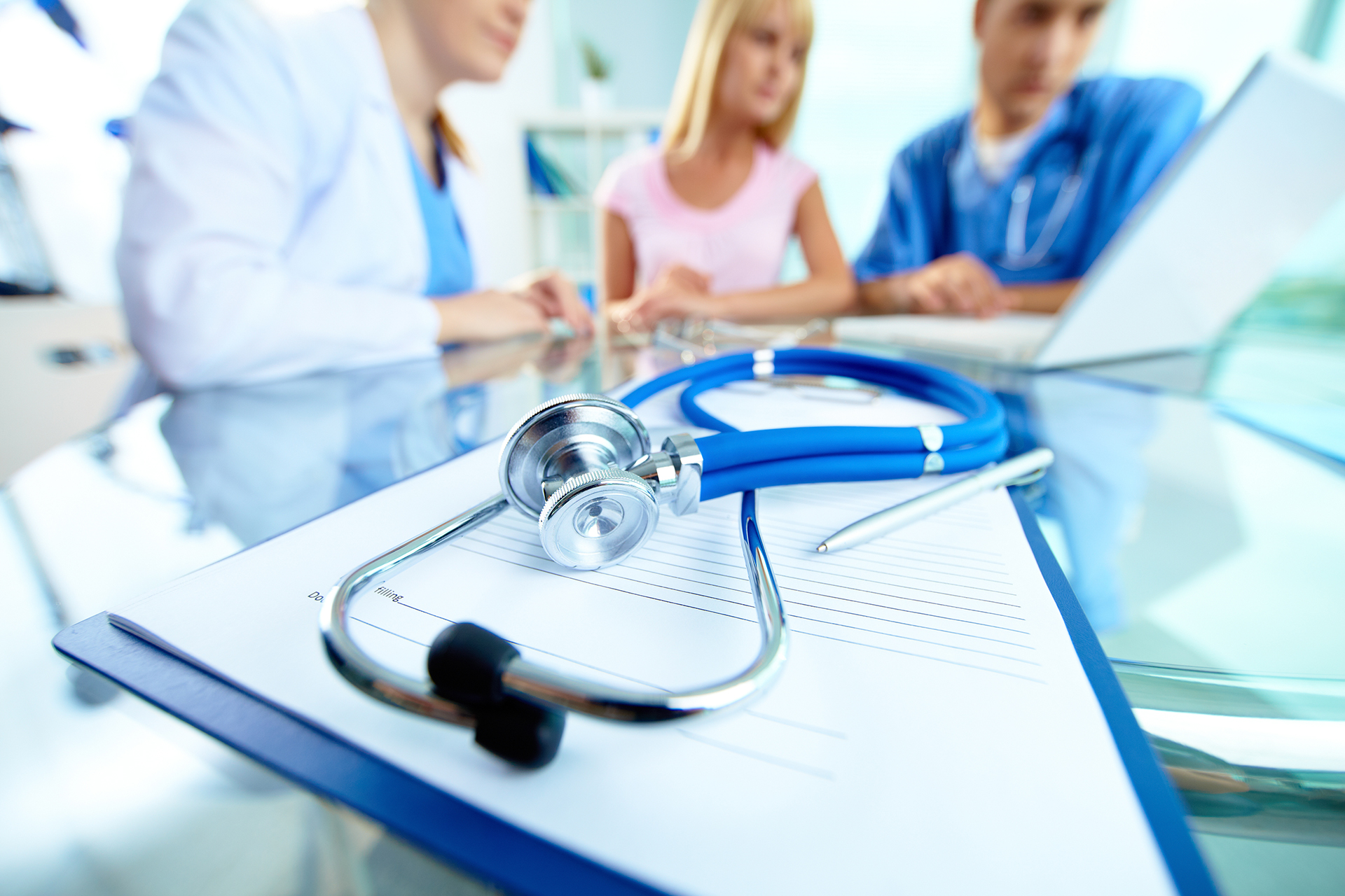 A pacient surrounded by doctors A pacient surrounded by doctors, suggesting the idea of being cared for and protected from any health disorder
