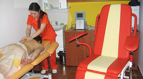 Massage session at the "Dr. Vaetisi" Center with a male patient Massage session at the "Dr. Vaetisi" Center with a male patient