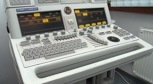 Keyboard and the command panels of an Agilent Sonos HP Ecograph Machine Keyboard and the command panels of an Agilent Sonos HP Ecograph Machine